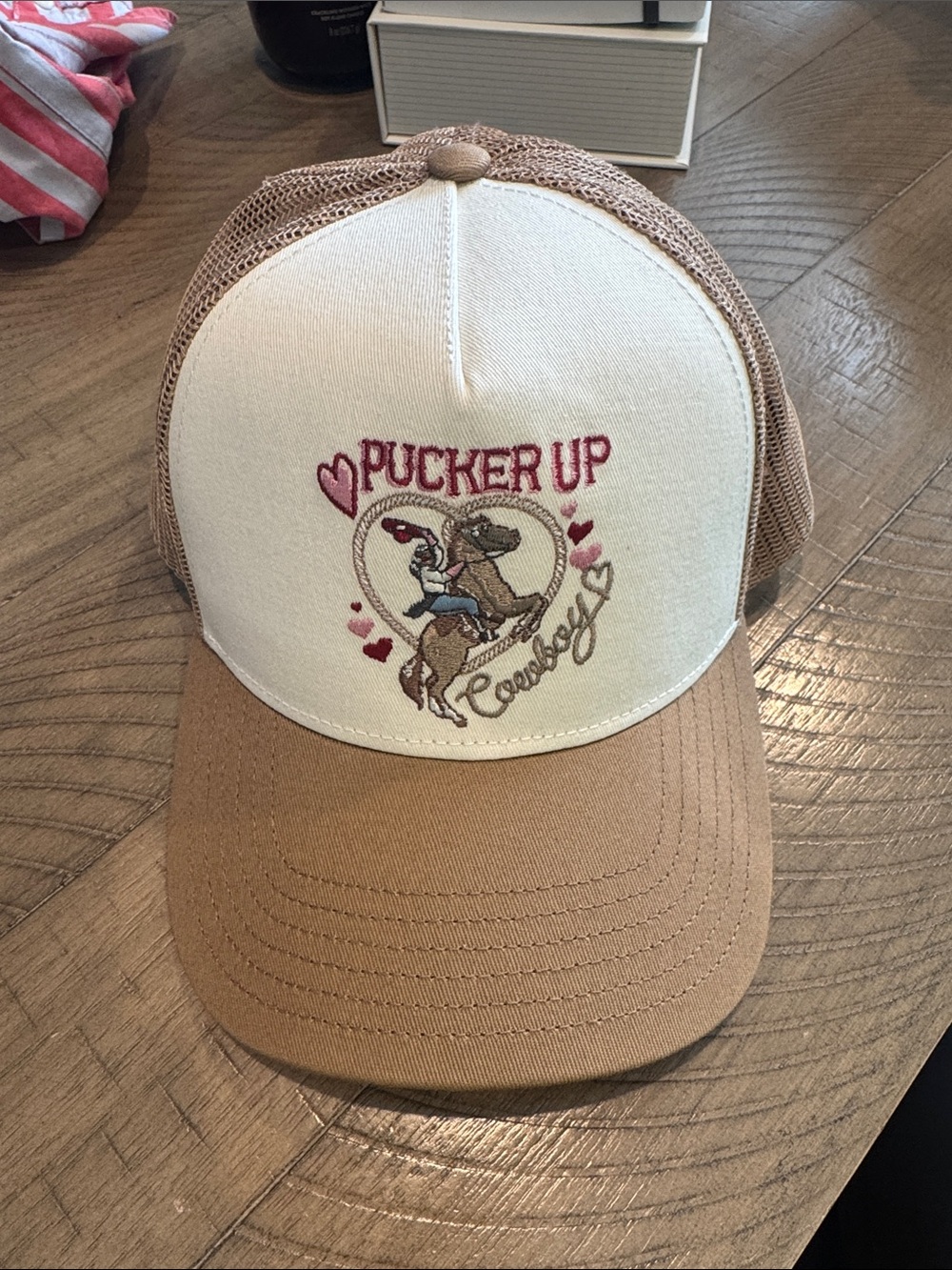 American Eagle Trucker Hat - Cream & Tan